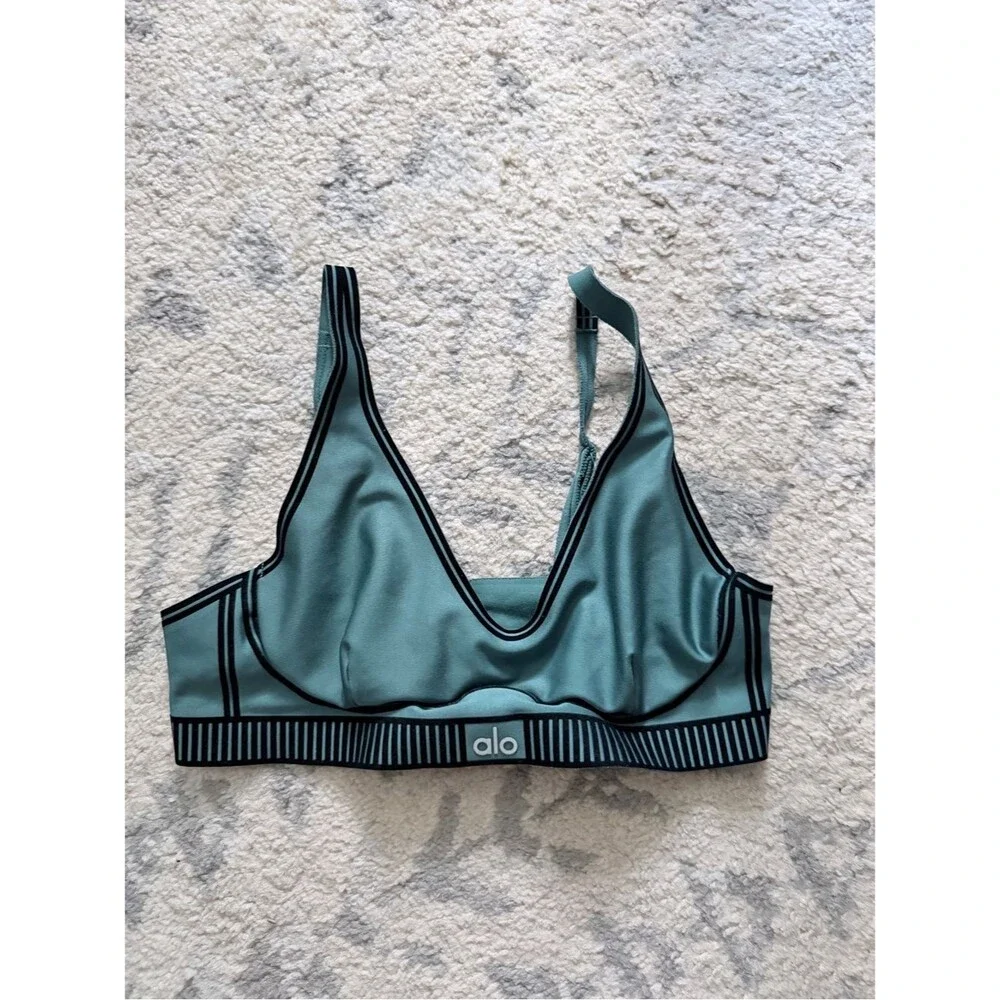 Alo Yoga Airlift Line Up Bra Winter Ivy M